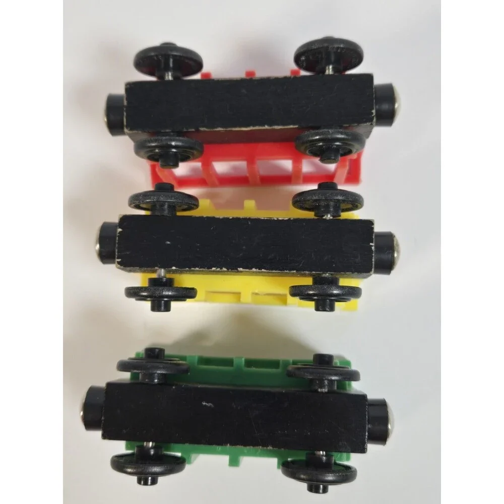 1999 Thomas Wooden Railway Circus Train 3 Cars 5 Animals Complete Vintage Set